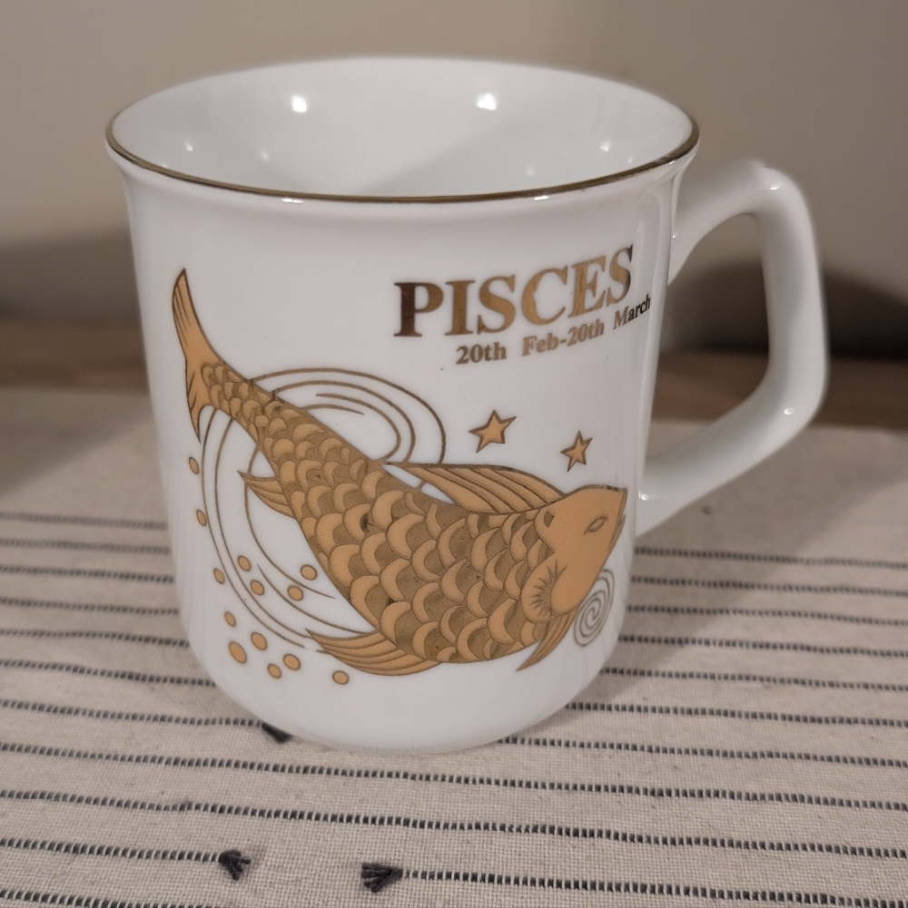 Pisces Astrology Vintage Style Mug with Fish White with Gold Leaf